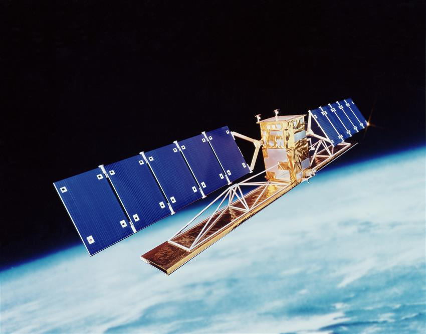 RADARSAT-1 was Canada’s first commercial Earth observation satellite, launched on November 4, 1995, and operational for 17 years until March 2013. Using Synthetic Aperture Radar (SAR) to capture imagery through clouds, smoke, and darkness, it provided vital data for marine monitoring, ice surveillance, disaster management, and agriculture. Illustration courtesy of the Canadian Space Agency
